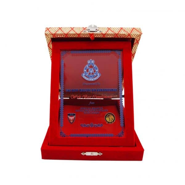 Crystal Plaques CR3067 – Velvet Songket Box With Crystal Glass